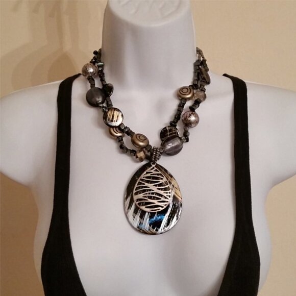 ERICA Lyons Abstract Style Statement Necklace - Picture 2 of 4